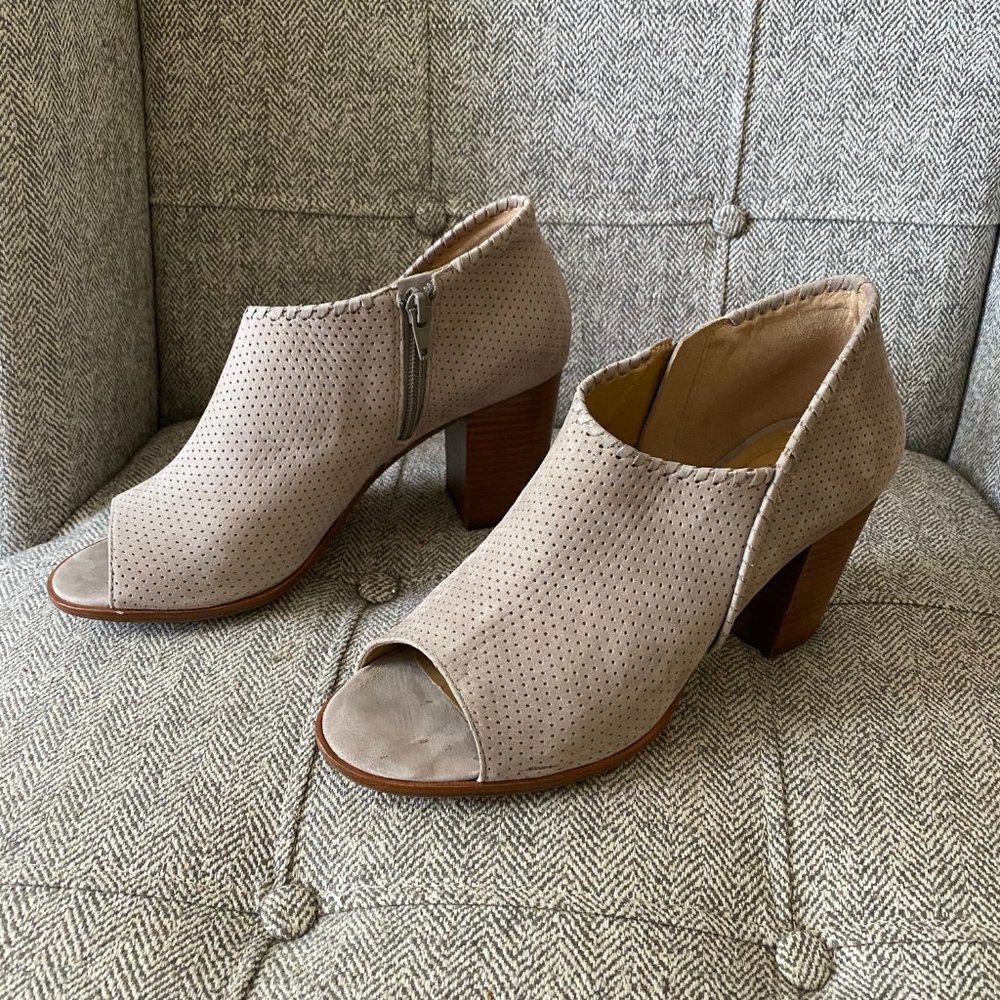 Jack Rodgers • Maya Peep Toe Bootie • Tan Suede - Picture 6 of 10